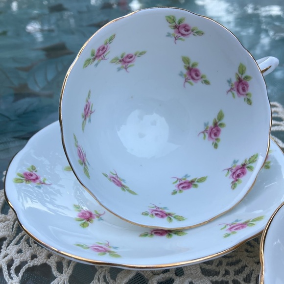 Collingwoods Bone China Set of 2 Teacups and Saucers Pink Roses Gold Detailing - Picture 6 of 13